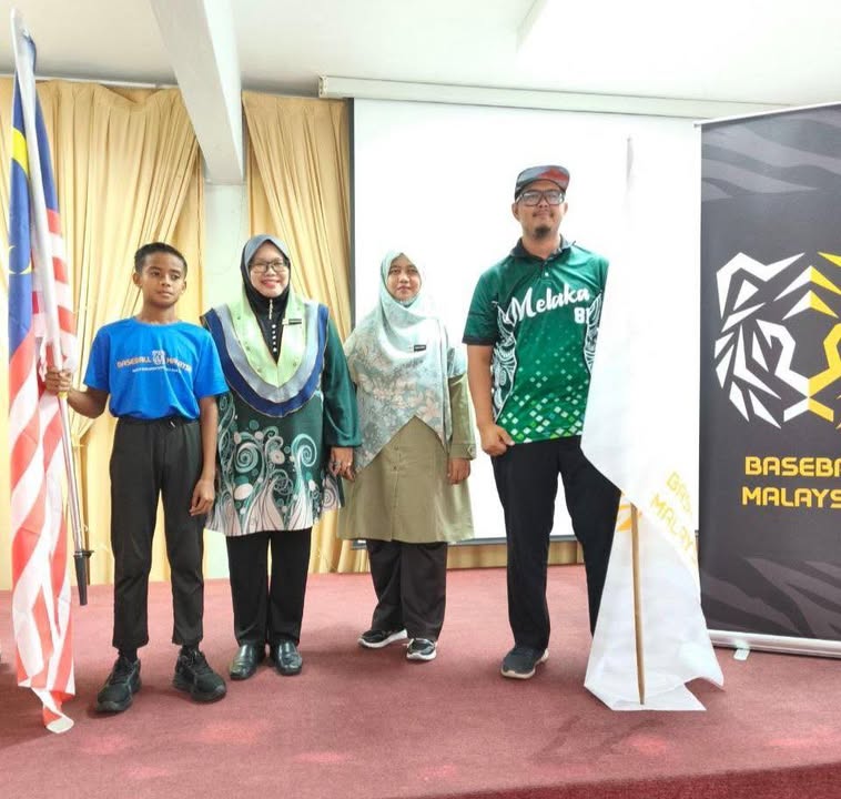 Majlis Penyerahan Bendera  