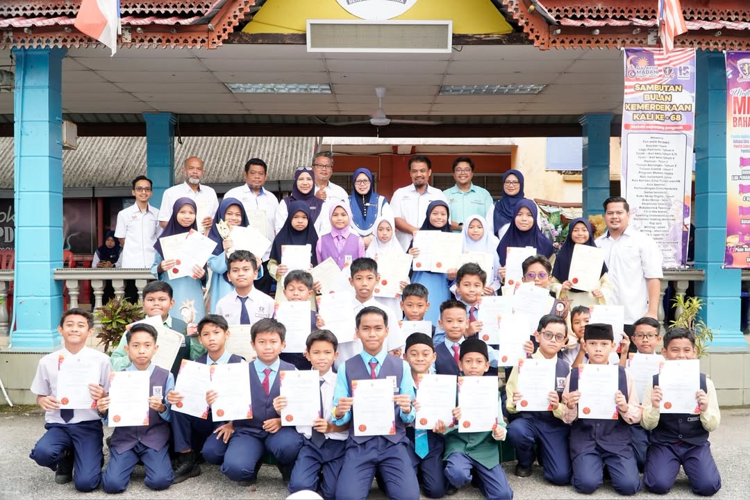 Majlis Penyampaian Sijil Dan Hadiah 