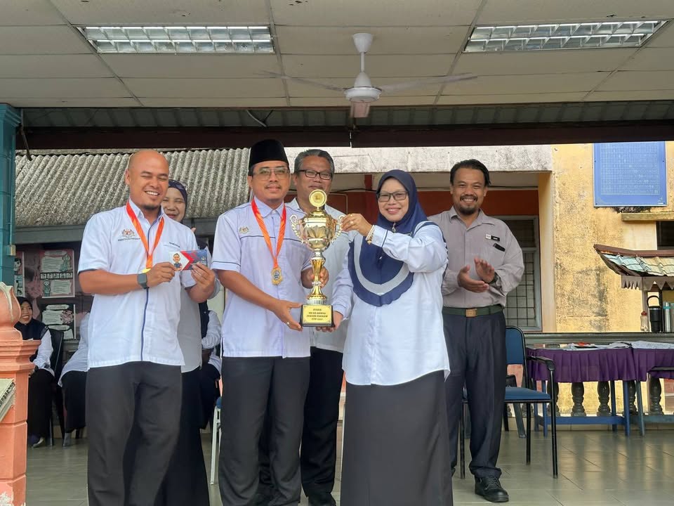 Penyampaian Hadiah Dan Sijil 