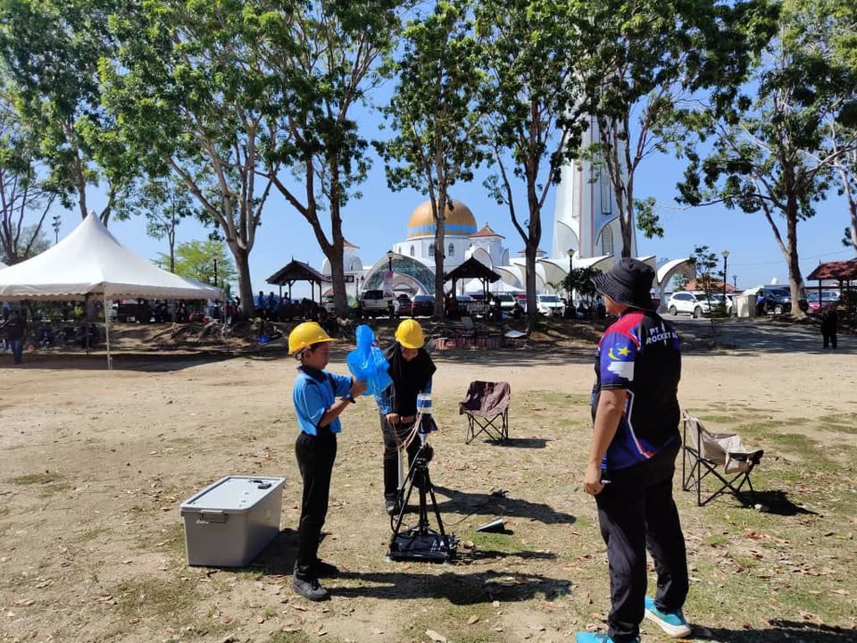 Pertandingan Stem Roket Air Karnival Masjid Di Hati, 
