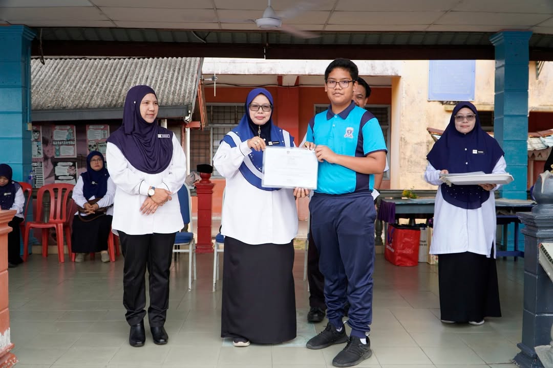 Majlis Penyampaian Hadiah Dan Sijil 