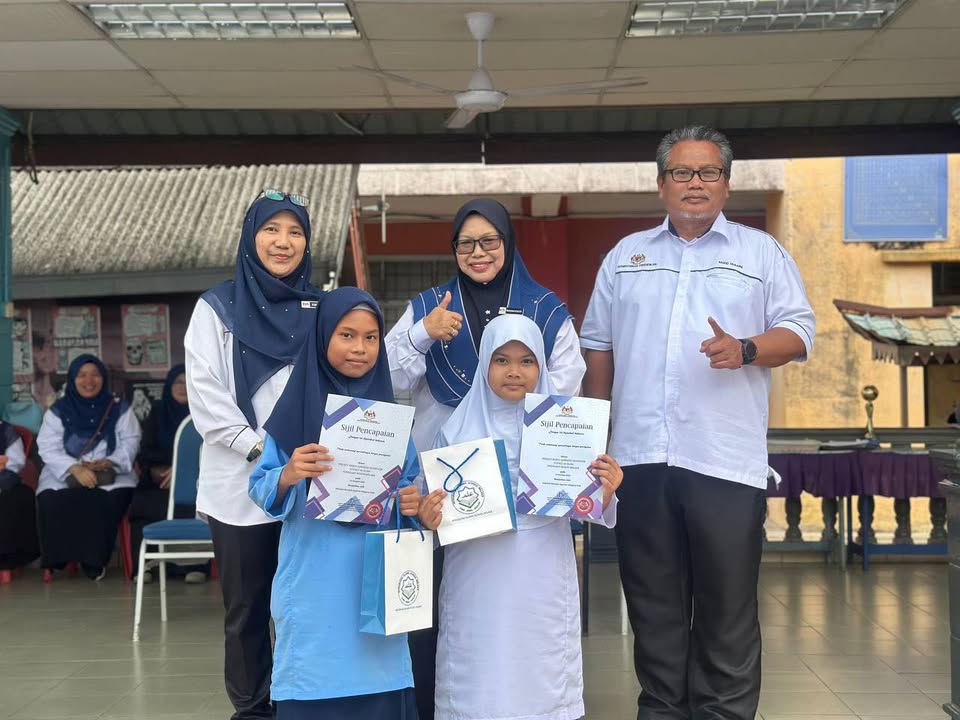 Majlis Penyampaian Hadiah Dan Sijil 