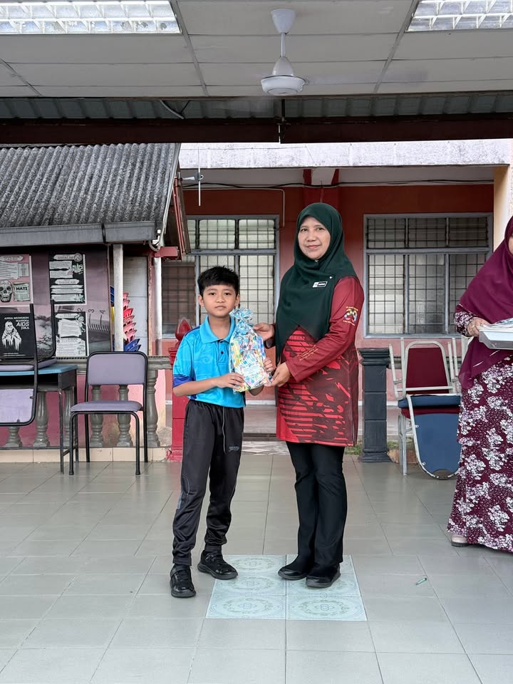 Penyampaian Hadiah Kepada Pemenang Sempena Program Ihya\' Ramadhan 