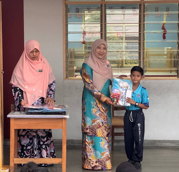 Penyampaian Hadiah Kepada Pemenang Sempena Program Ihya\' Ramadhan 