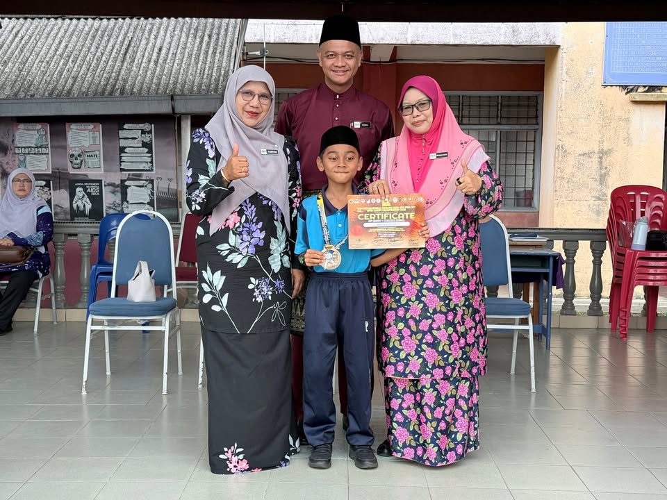 Majlis Penyampaian Pingat Dan Sijil 