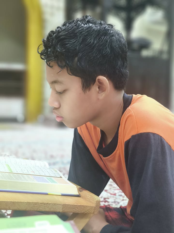 Nama Anak Ini Muslim Muqri Bin Jamaluddin. Tinggal 