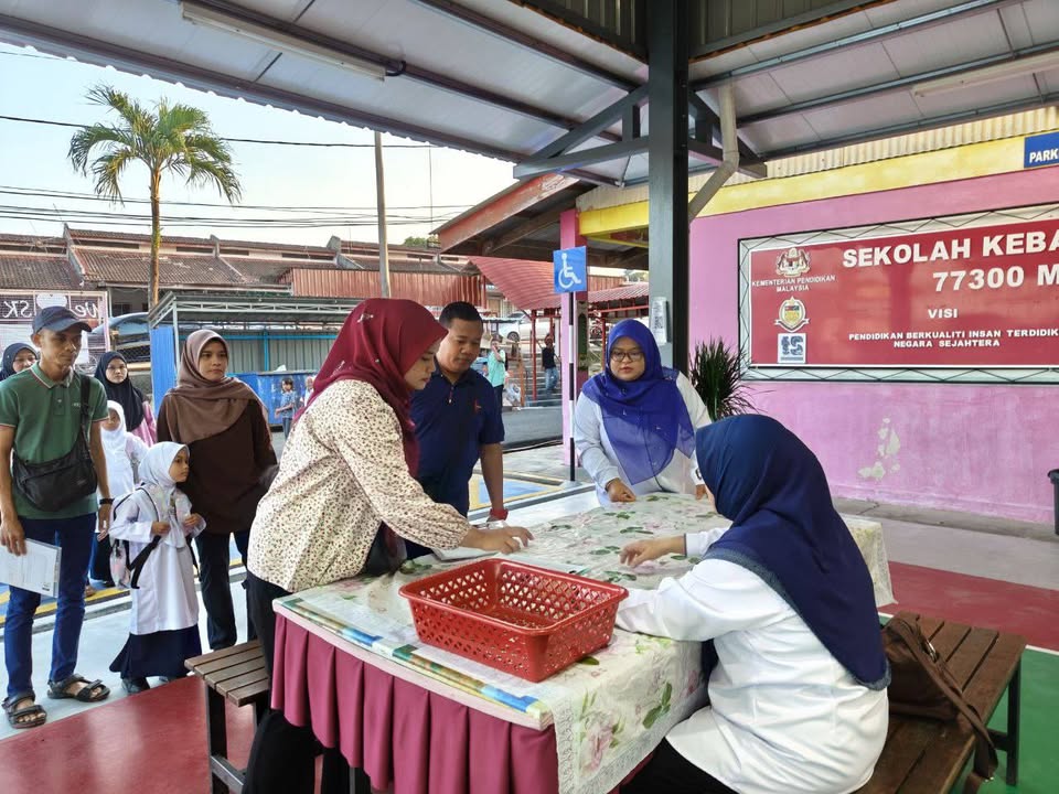 Pendaftaran Dan Taklimat Murid-murid Tahun 1 Serta Jualan 