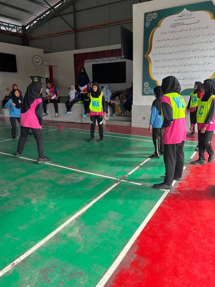 Pertandingan Permainan Tradisional Galah Panjang Antara Kelab & 