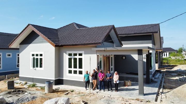 ...banglo Kg Tembesu Limbat Pasir Tumboh...” 