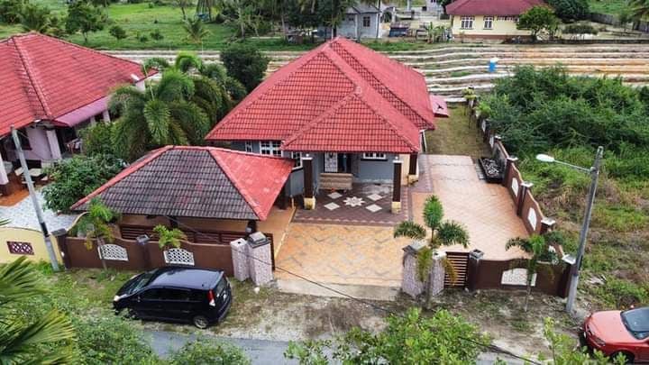 “...banglo Terlajak Comey Dan Luas Di Beris Pa\'pura 