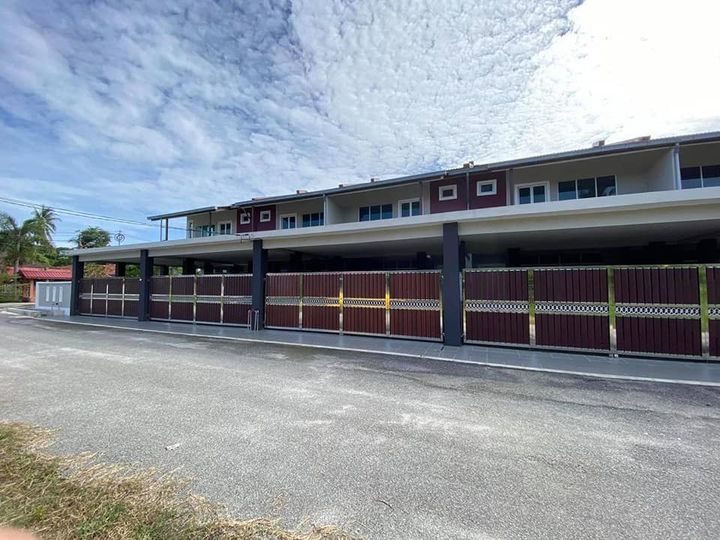 “...teres Mewah 2 Tingkat Dekat Jalan Utama, Lundang 