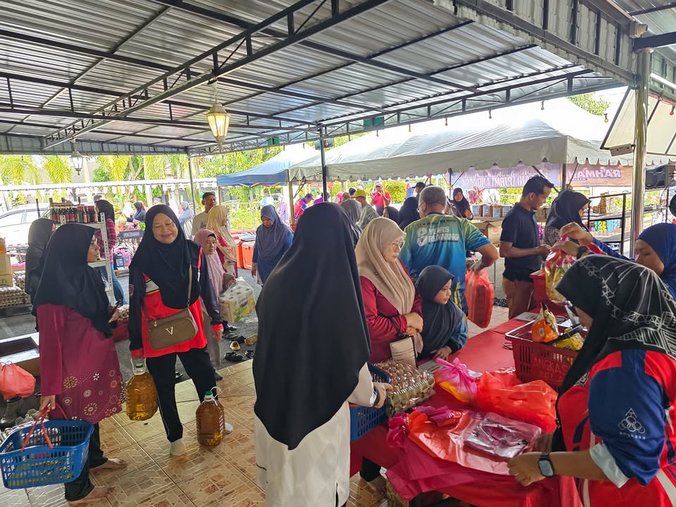 Jualan Rahmah Dan Pemeriksaan Kesihatan Percuma Di Dataran 