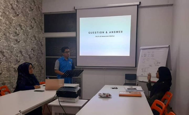 Cambah Minda Mengenai Syarat Khusus Zakat Perniagaan  