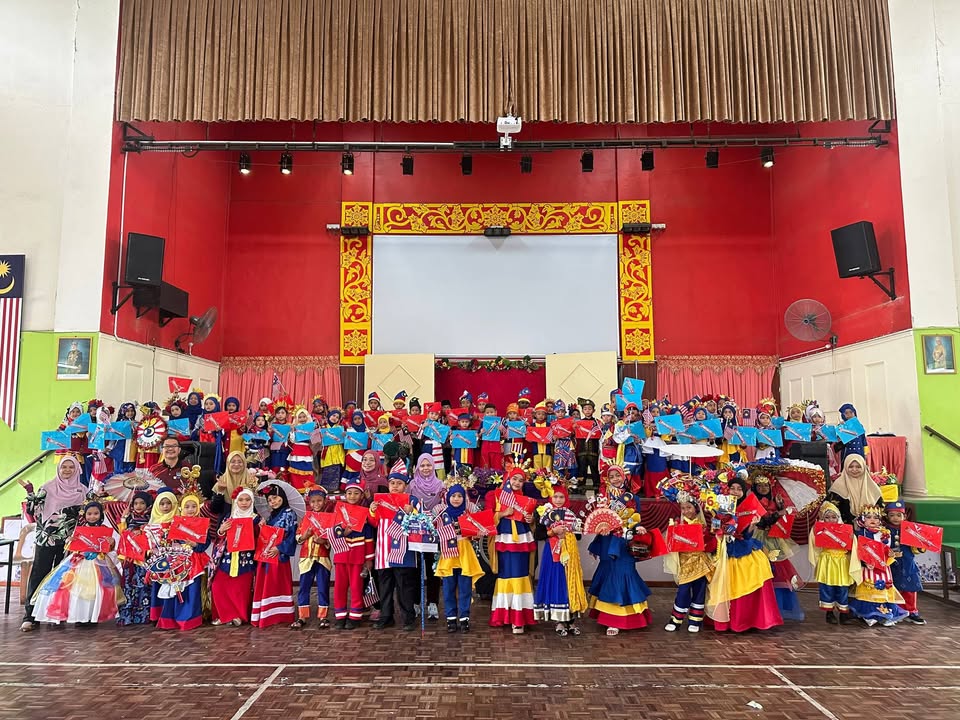 Pertandingan Pakaian Beragam Skbb2 Sempena Bulan Kemerdekaan Anjuran 