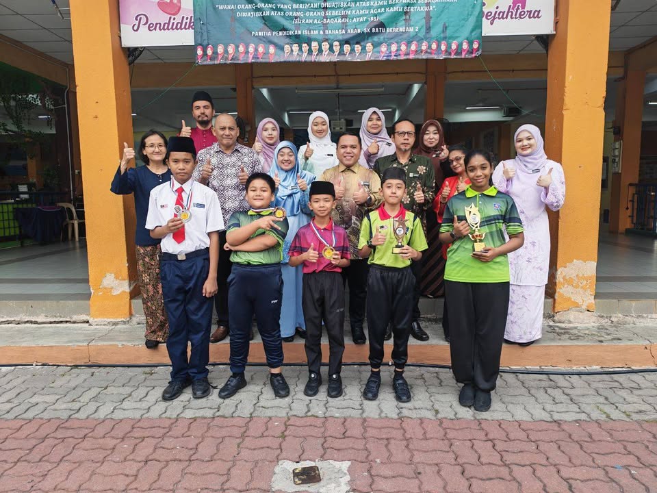 Penyampaian Hadiah Pemenang English Week  