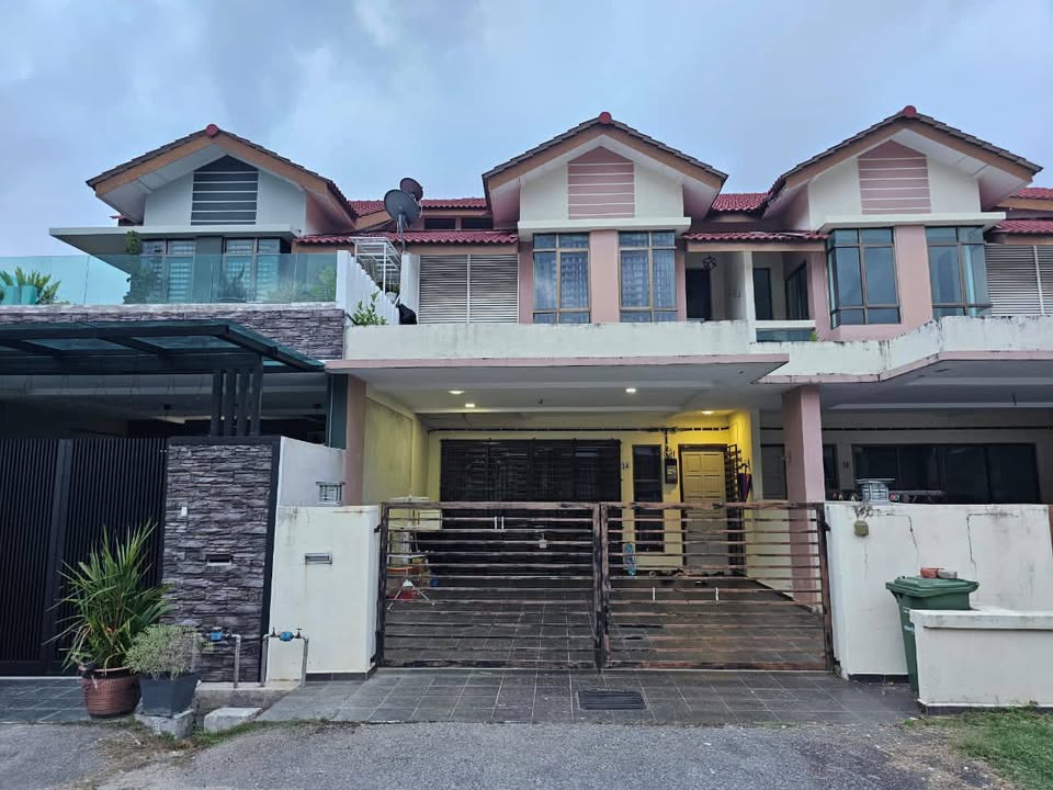 Teres 2 Tingkat Di Promenade Villa Tanjung Lumpur 