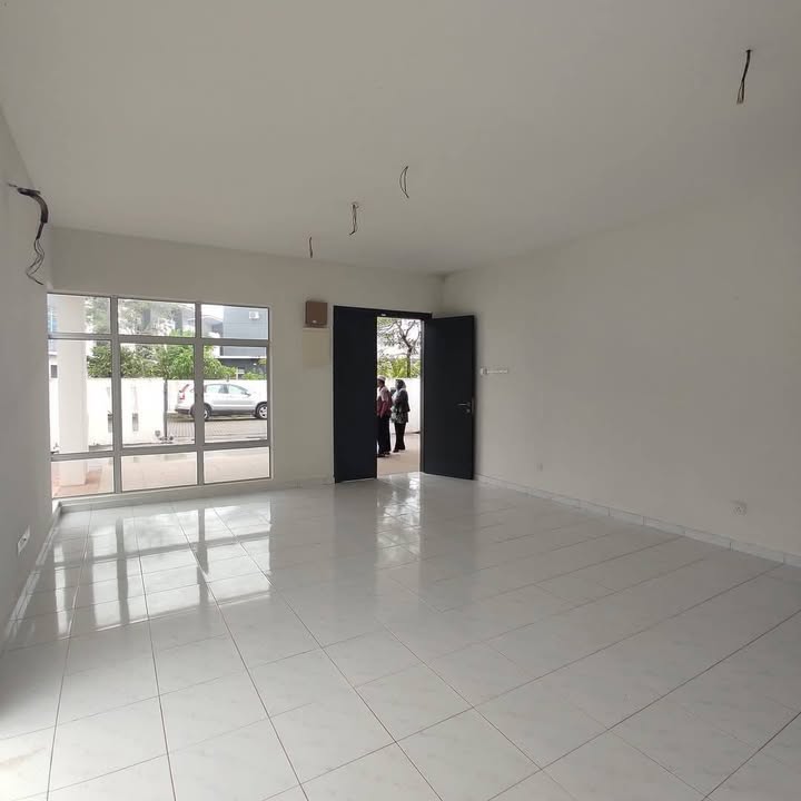 Semi- D Setingkat Lake Front, Kotasas 