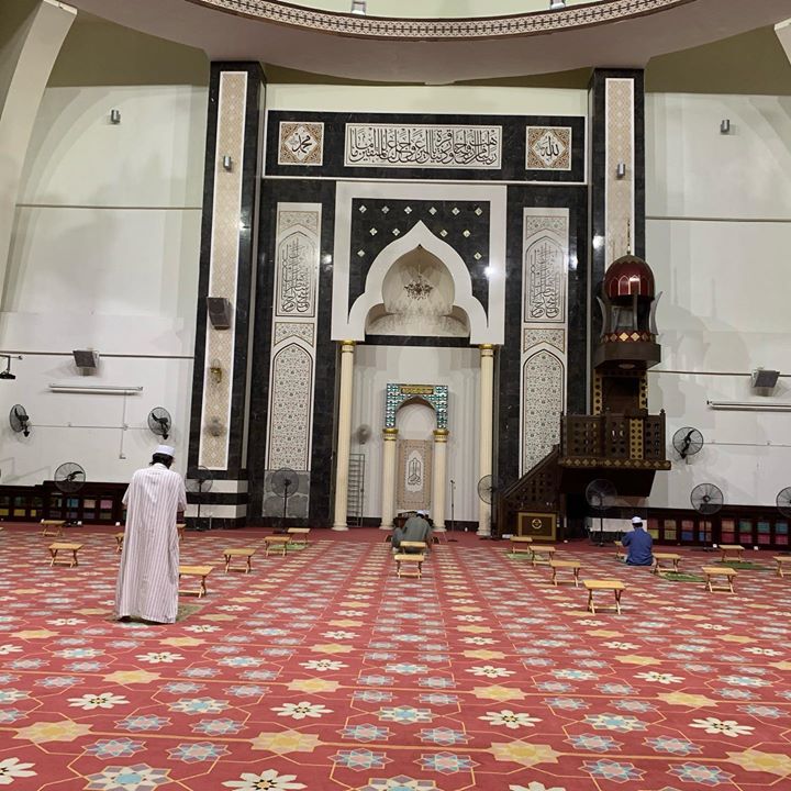 فَبِأَيِّ آلَاءِ رَبِّكُمَا تُكَذِّبَانِ فَبِأَيِّ آلَاءِ رَبِّكُمَا تُكَذِّبَانِ