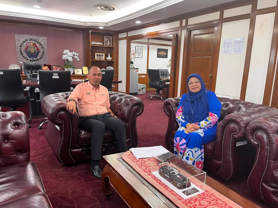 Kunjung Hormat Ke Atas Datuk Bandar Melaka 
