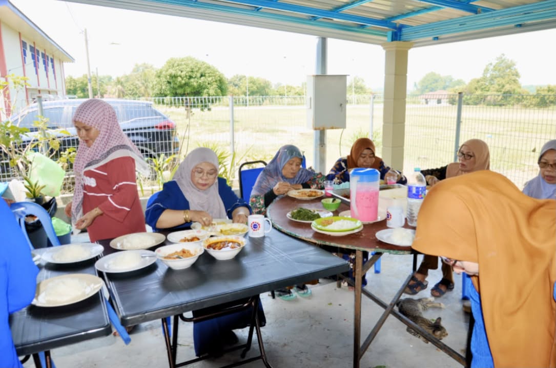 Santai Memasak Dan Makan Tengahari Bersama Wanita Dun 