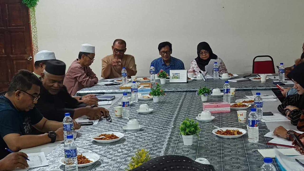 Bersama Dalam Mesyuarat Pdm Pantai Puteri. 