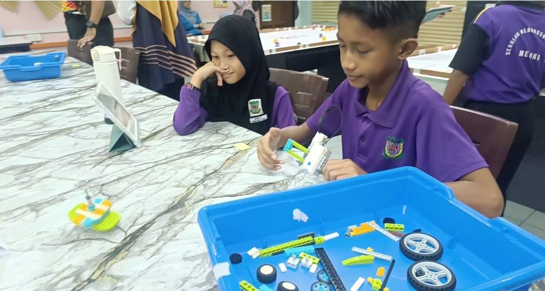 Dua Orang Murid Sk Duyong Muhammad Fayyadh Bin 