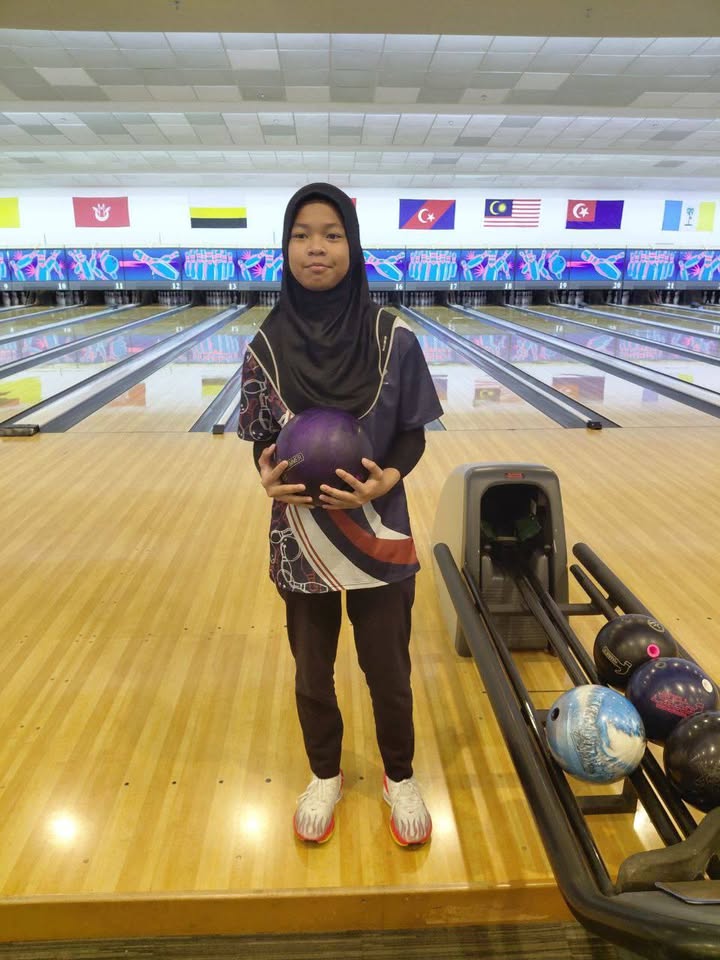 Bertempat Di Ampang Superbowl, Kluang Mall, Johor Telah 