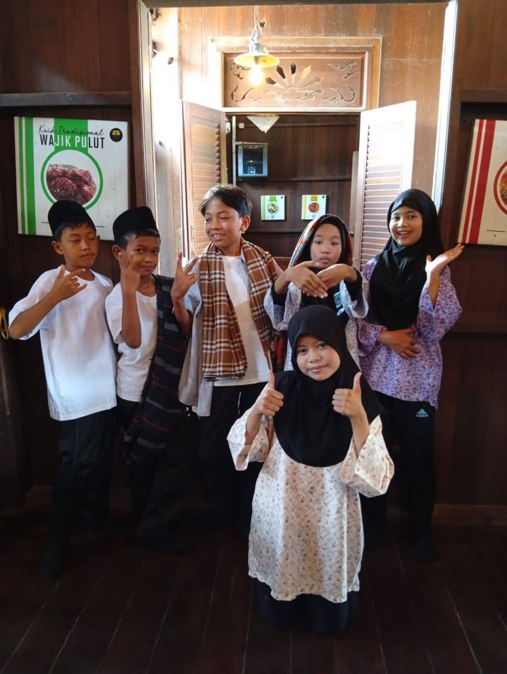 Penggambaran Permainan Tradisional : Nostalgia Menggamit Kenangan Oleh 