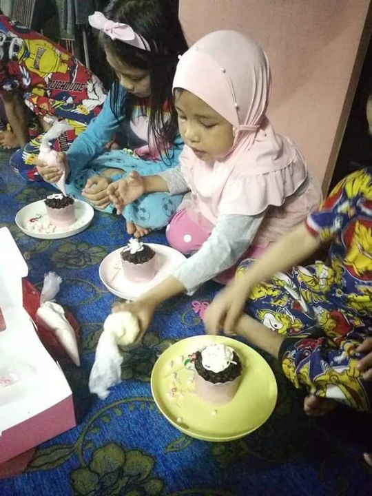 Kami Share Gambar Anak-anak Comel Deko Muffin Kat 