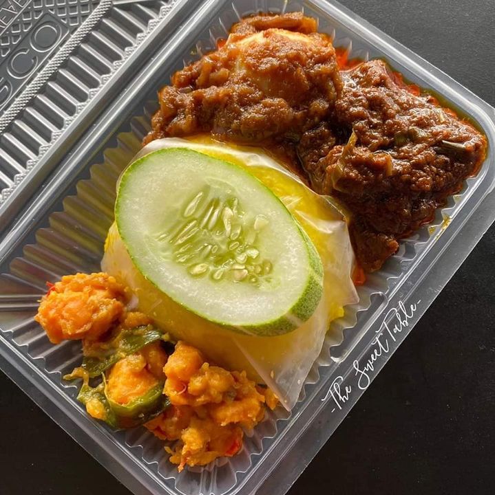Set Pulut Rendang, Sambal Telur & Aru Keledek. 