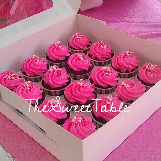 Red Velvet Cake And Chocolate Cake For Wedding 