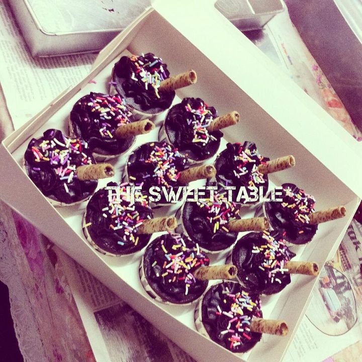 Chocolate Cupcake With Wafer & Rainbow Rice 