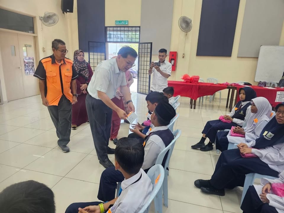 Majlis Penyampaian Bantuan Persekolahan 