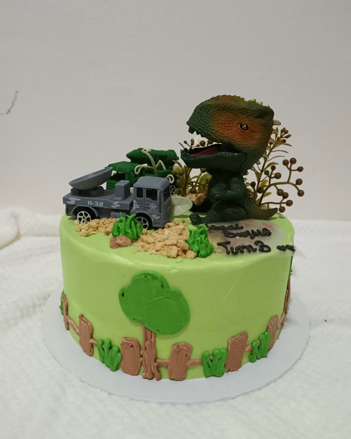 Kek Godzila..sepupu Sepapat Je Yg Ada 