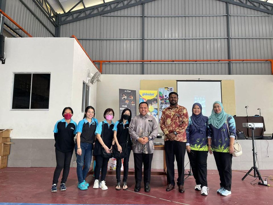 Bengkel Mewarna Bersama Global Art Minggu Panitia Seni 