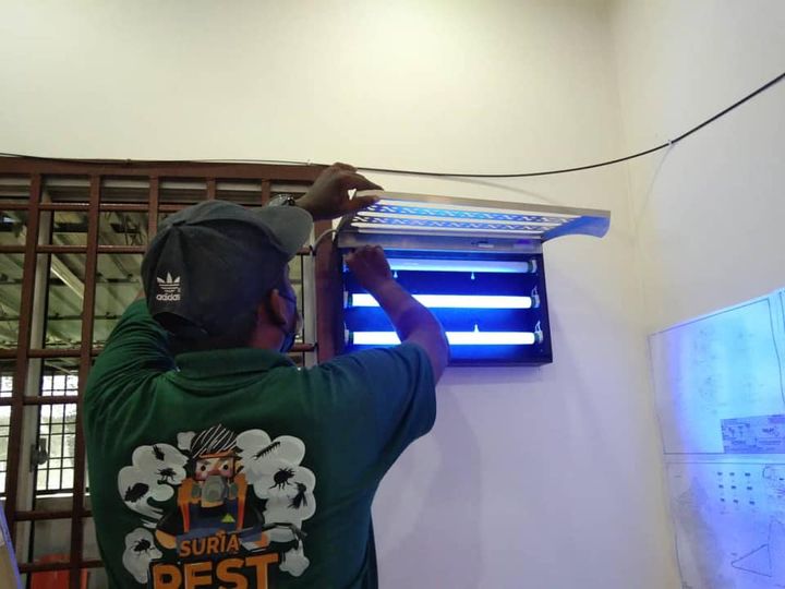 Done Installing Fly Light Trap General Pest Control 