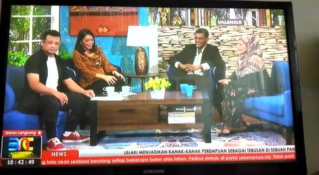 Karyawan Pihak Mempromosikan Majlis Makan Malam Budi Di Karyawan Pihak Mempromosikan Majlis Makan Malam Budi Di