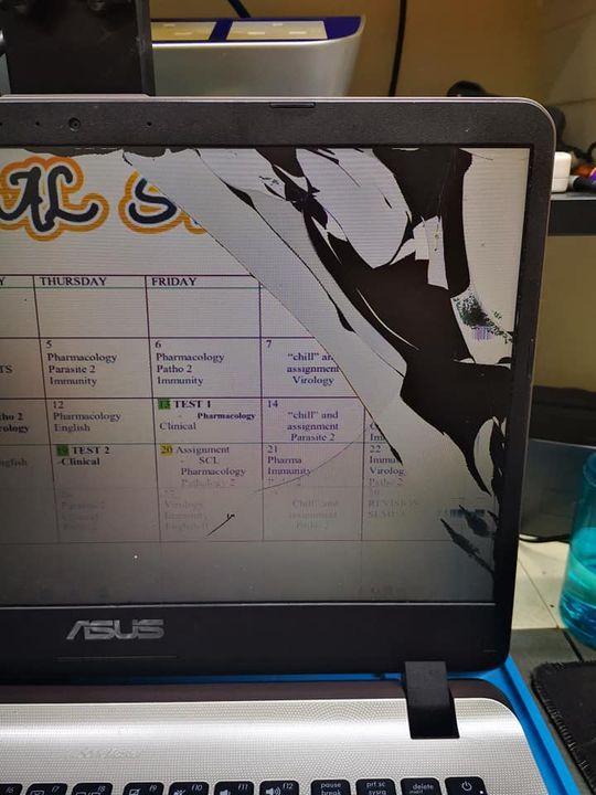 Screen Laptop Pecah 