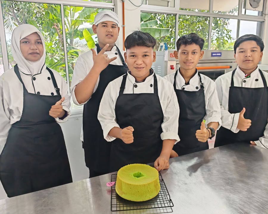 Kek Chifon.  
