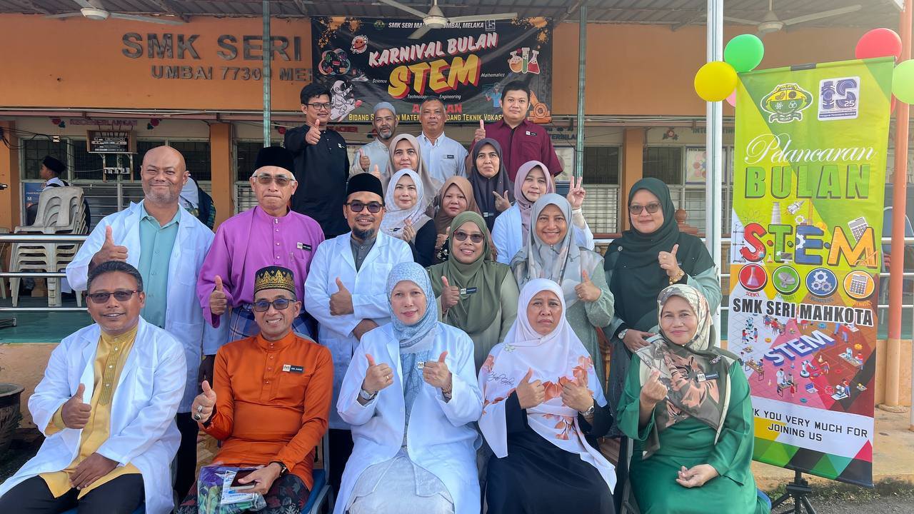 Karnival Bulan Stem. 