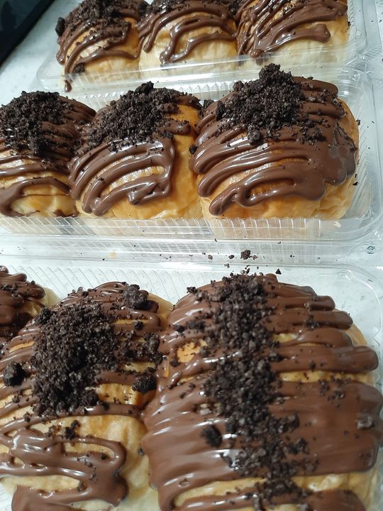 Roti Gebu Topping Dengan Hazelnut Chocolate Dan Oreo 