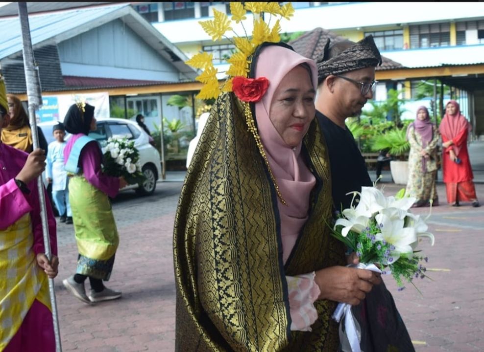 Sekitar Majlis Persaraaan Hjh.marfuah Bt.hj.tukiman,gpk Pentadbiran.kami Warga Skbu2 