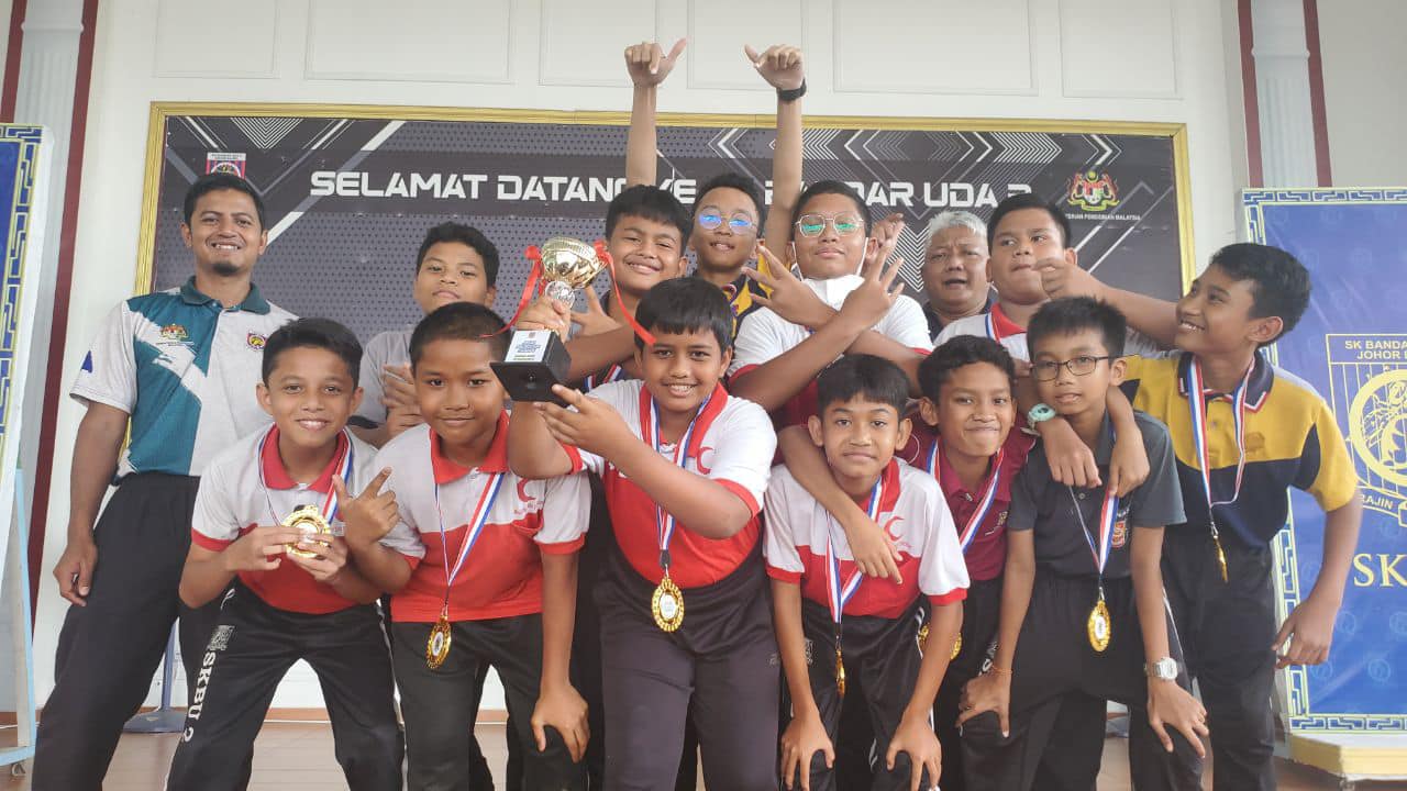 Penyampaian Piala Kemenangan Dan Pingat Kepada Semua Murid 