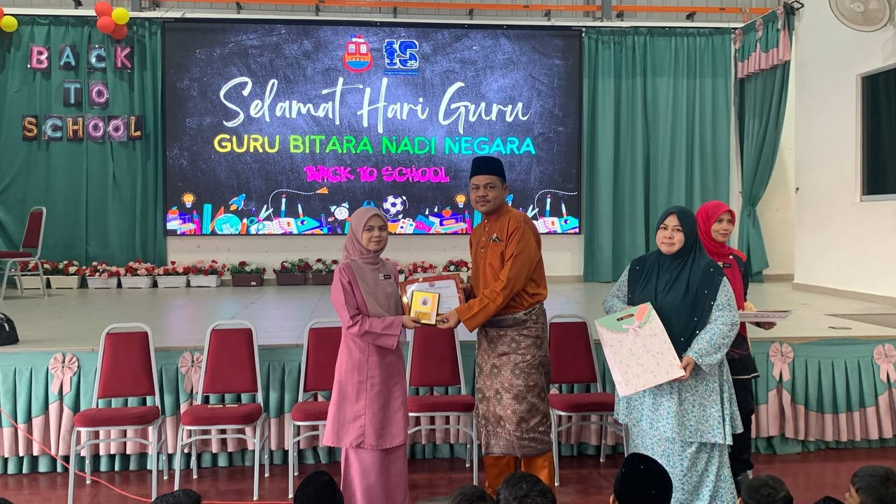 Majlis Penyampaian Sijil & Cenderamata Kepada Guru Mystep 