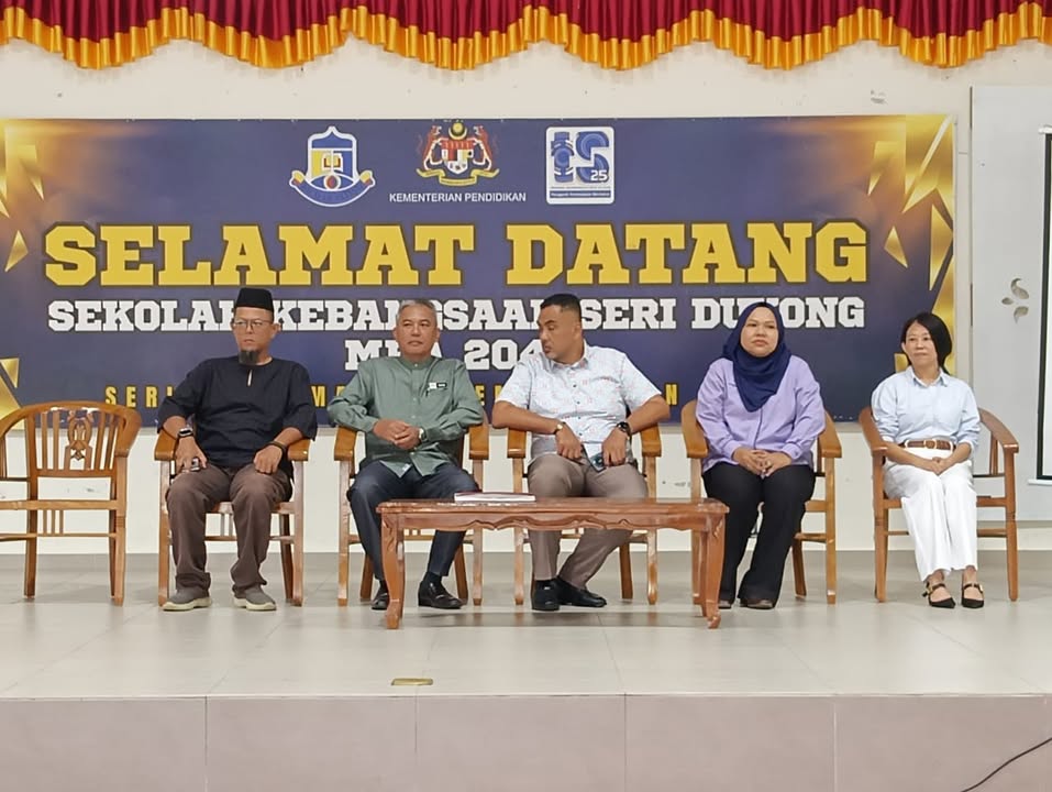 Majlis Penyampaian Sumbangan Persekolahan Oleh Igreen Kepada 150 