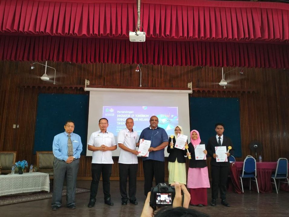 Alhamdulillah, Team Inovasi Smkdb Muncul Johan Pertandingan Innovators 