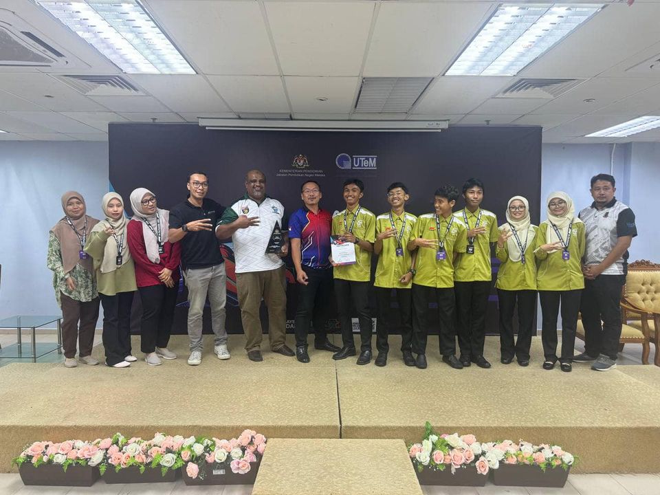 Alhamdulillah, Team F1 In Schools Smk Datuk Bendahara 
