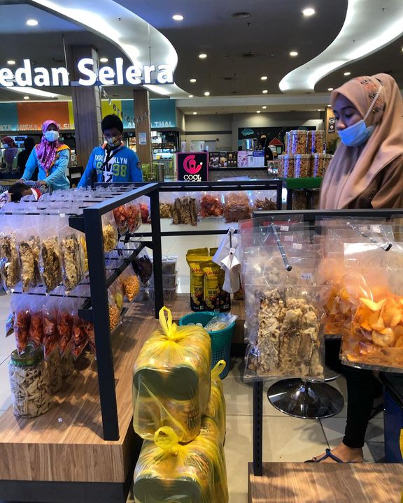 Kiosk Berhadapan Medan Selera Dalam #tesco #tescokotabharu  