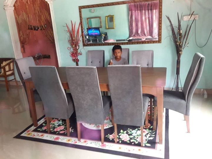 Satu Set Lagi Meja Makan 8 Kerusi Selamat 
