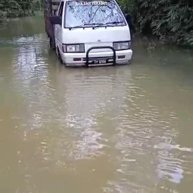 Redoh Banjir Hantar Barang Untuk Customer Kami 